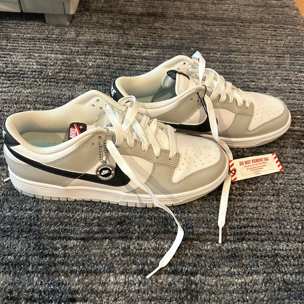 Nike dunks in size 8.5